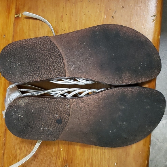 Gladiator sandals women's sz 9, silver Blowfish - Picture 4 of 4